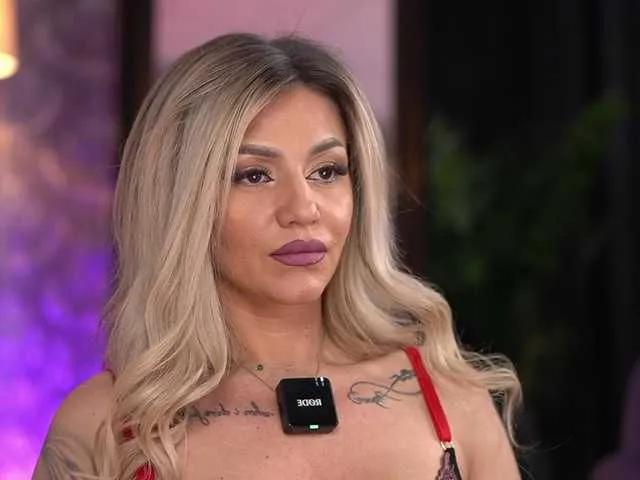 AlmaVelia from BongaCams