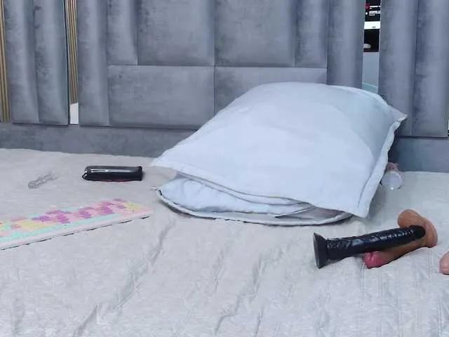 cutepetitee from BongaCams