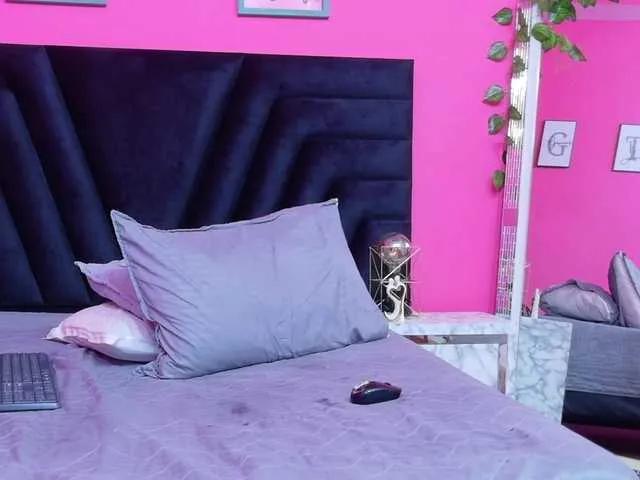 cutepetitee from BongaCams