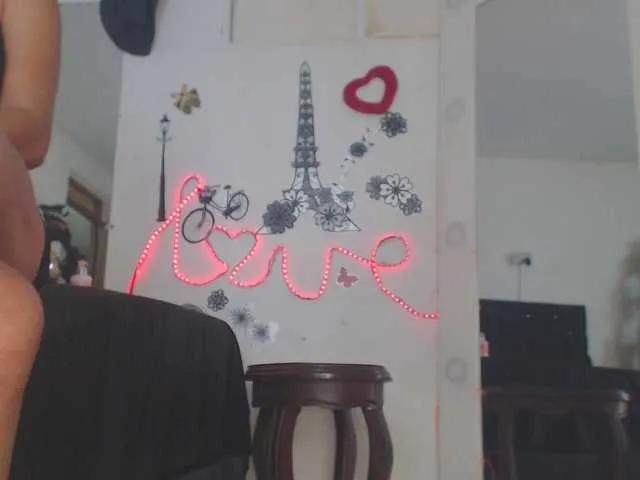 flacapaola11 from BongaCams