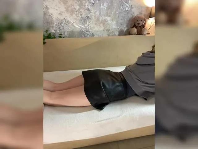 Incredible123 from BongaCams