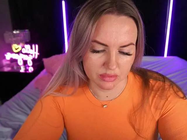 KiraCandyS from BongaCams
