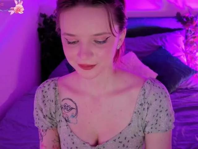 Masturbate to amazing camslut KiraMountrays KiraMountrays from BongaCams