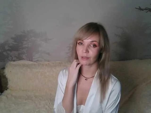 Admire Kissz, she wants to masturbate for you Kissz from BongaCams