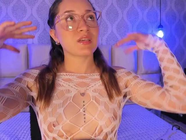 Watch 22 years old LeiahBlonde from BongaCams LeiahBlonde from BongaCams