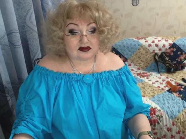 Try cute camwhore Livingnextdoor livingnextdoor from BongaCams