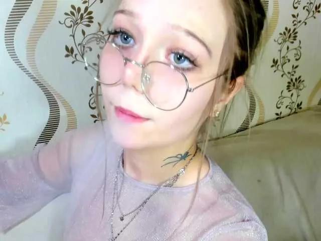 MelMooon from BongaCams