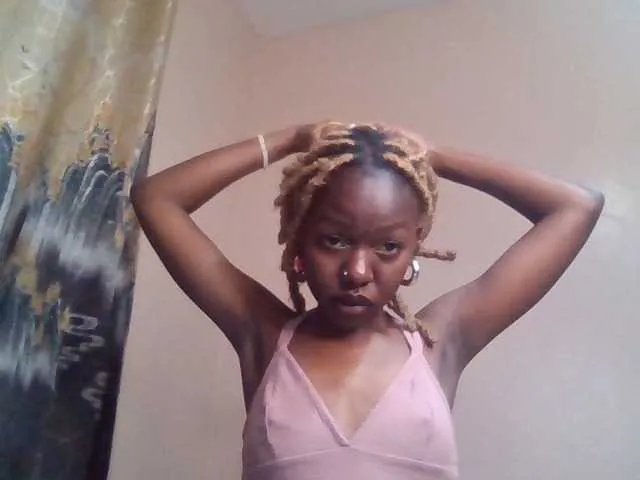 MemeLovesx from BongaCams