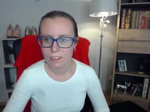 Masturbate to amazing slut SparkleLizzy sparkleLizzy from BongaCams