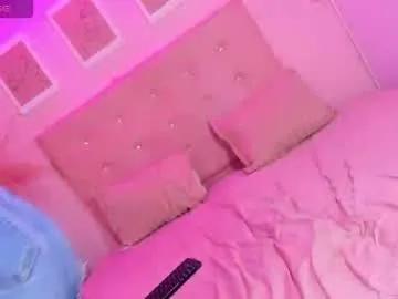 Cute Annie_dolce_ wants you to fuck zir body now annie_dolce_ from Chaturbate