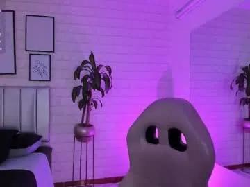 Admire Chaturbate's Greennbella greennbella from Chaturbate