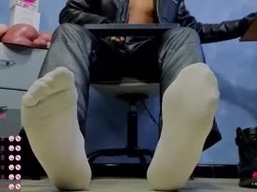 tom_brown12 from Chaturbate